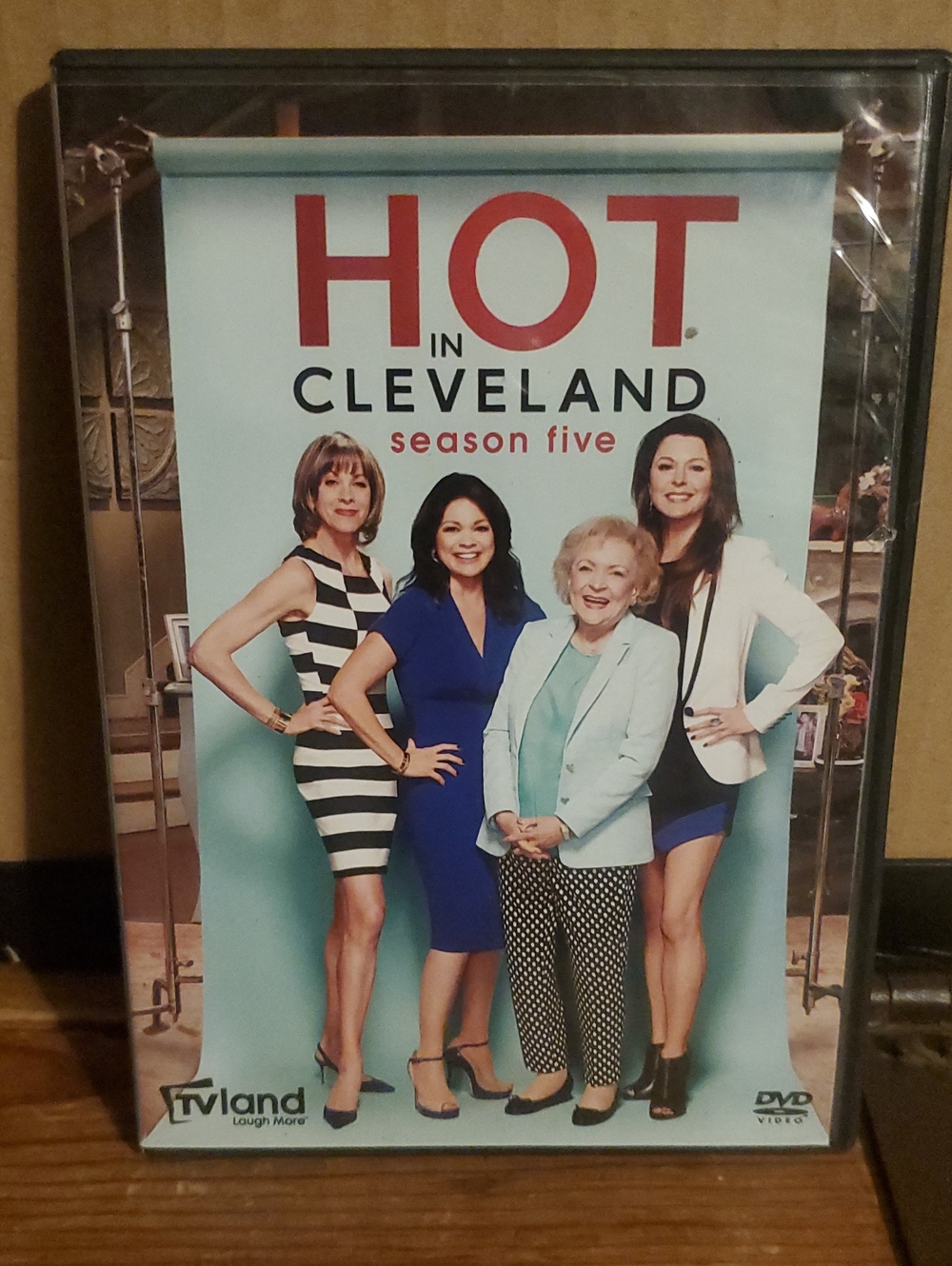 'Hot in Cleveland' Season Five - Blue Cover DVD